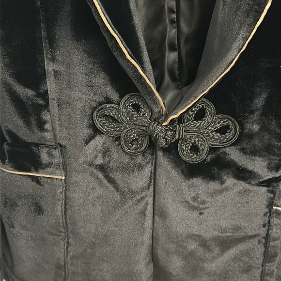 Black Velvet Shawl Blazer w/ Gold Trim & Frog Closure – Holiday Party, Unisex S - Picture 4 of 15